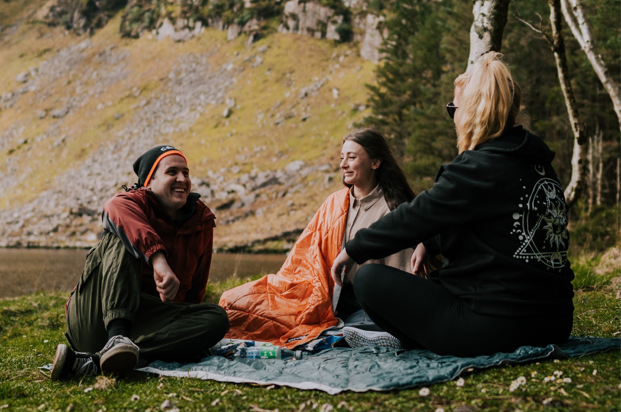 CULLA INSULATED BLANKET | AVAILABLE IN ORANGE AND GREEN